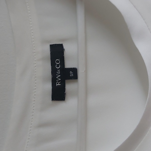 RW&CO Basic Silky Crepe Cap Sleeve Blouse - Picture 4 of 6